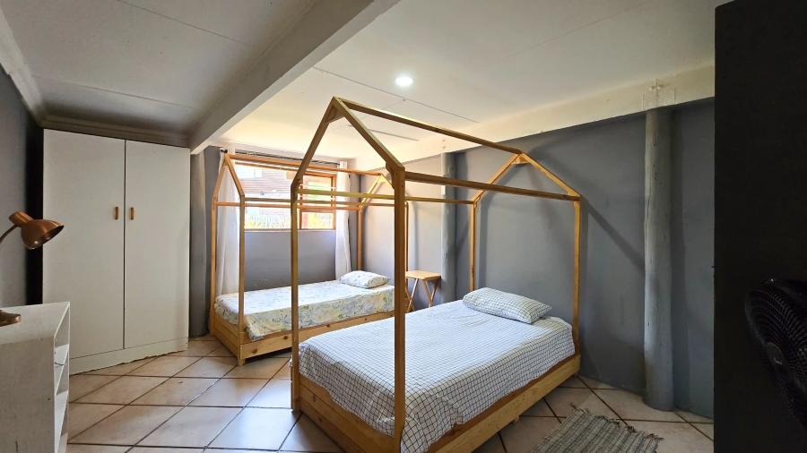 6 Bedroom Property for Sale in Cove Rock Eastern Cape